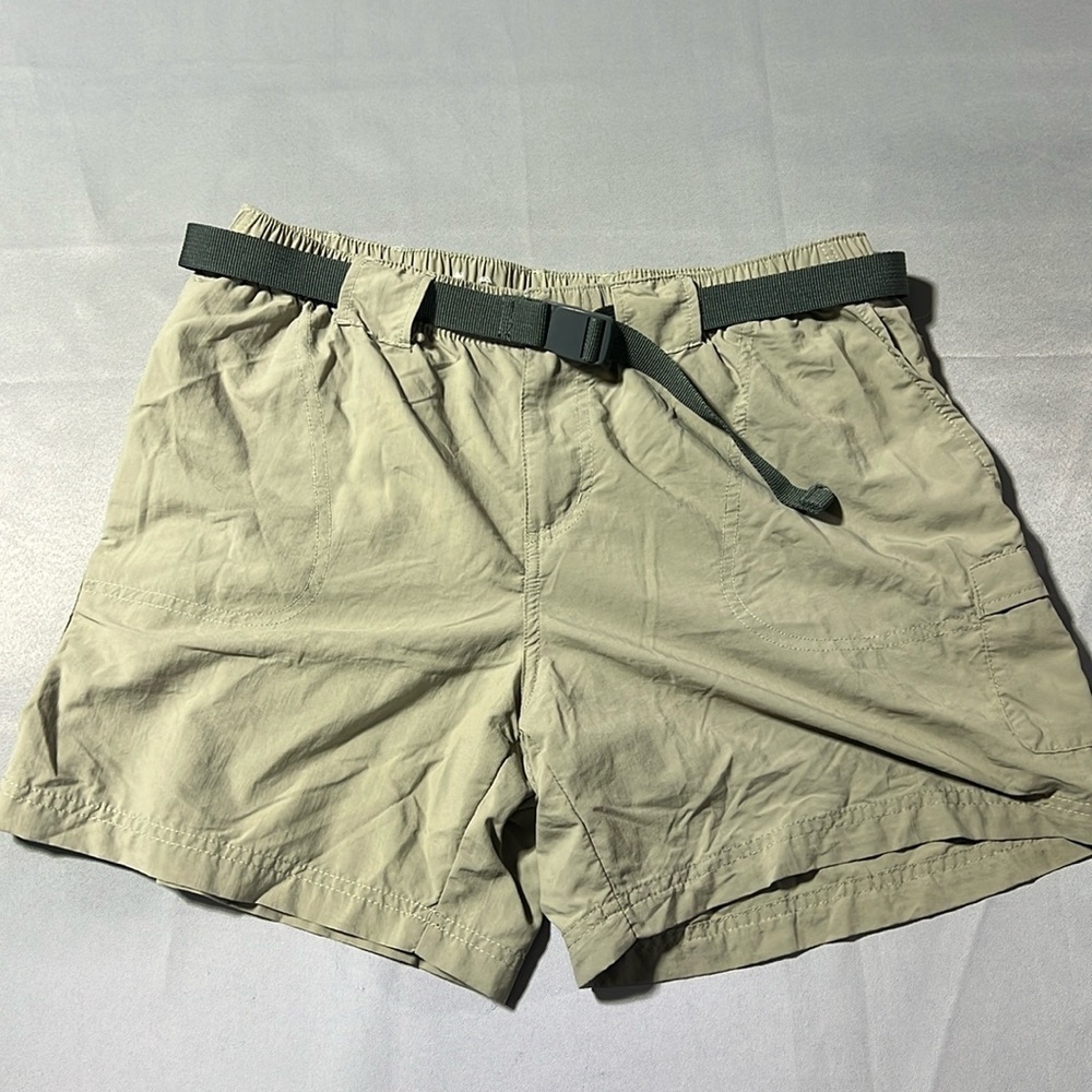 Columbia women’s shorts size L